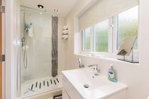 Ensuite- click for photo gallery